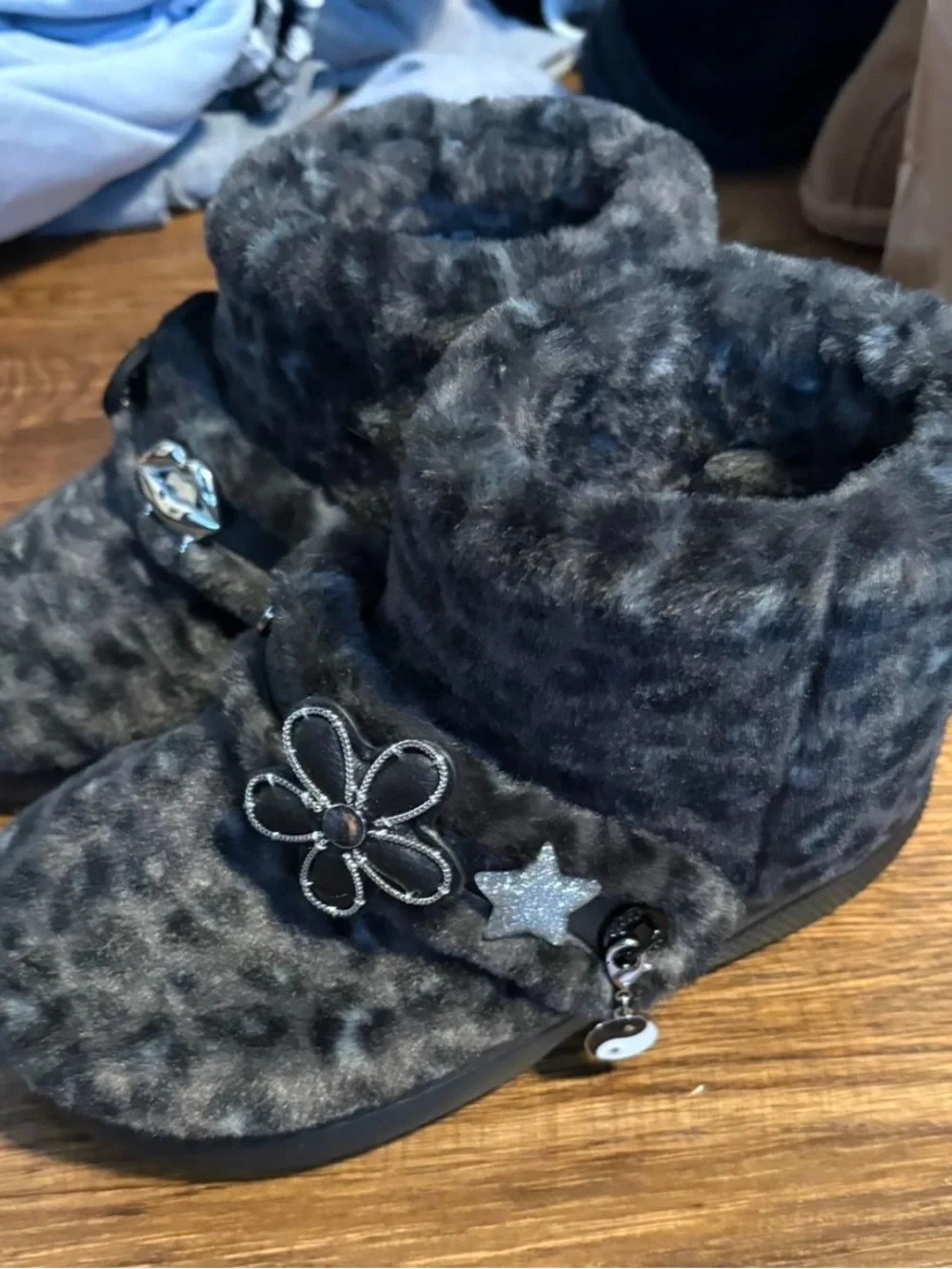 CROCS Kids Plush Leopard-Print Booties - Gray